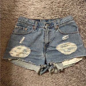 Levi’s mid rise shorts